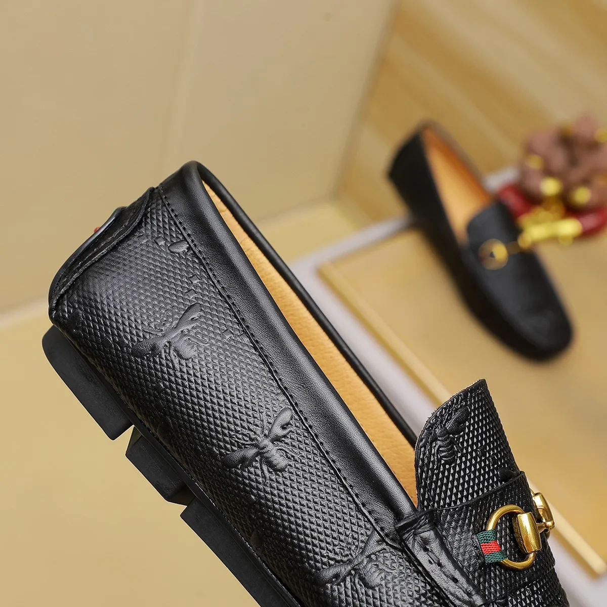 Men's shoes💰380💰🕷🕷️【 GUCCI 】Gucci's best-selling trendy men's casual slip-on shoes 🇨🇳Official website original 1:1 mold 💯Original quality, fine workmanship ☘Fashionable and versatile, perfect shape, comfortable on the feet 🍓Trendy men's recommended model, imported cowhide on the top layer 🎋High-quality pigskin lining, rubber wear-resistant and non-slip outsole, high-end atmosphere, worth owning 🍉Optional 38-44